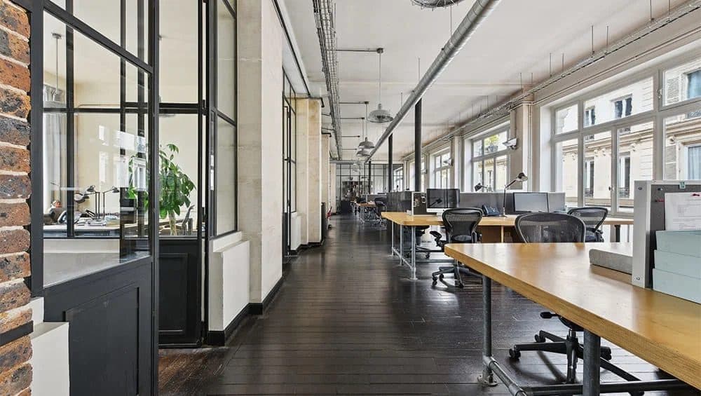 Plateau de bureaux nettoyé après intervention